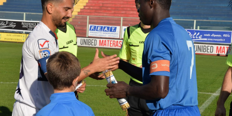 Scorpacciata rossoblu. Doppio Genchi, magia D’Agostino