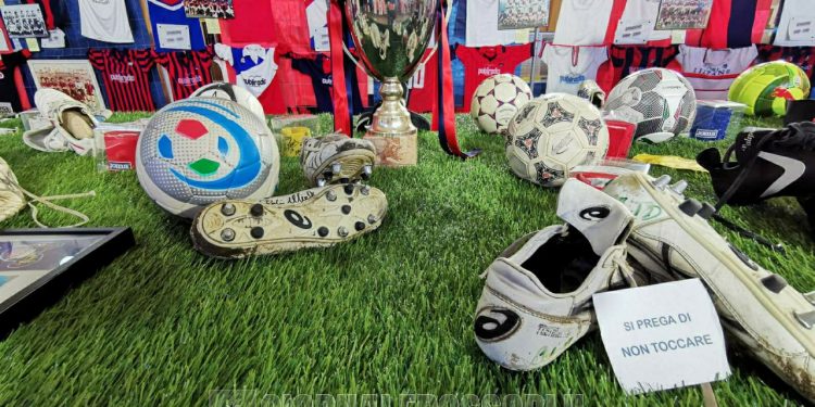 Taranto, quinta mostra di cimeli e maglie: la fotogallery