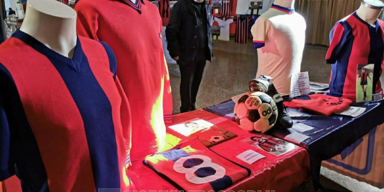 Taranto, quinta mostra di cimeli e maglie: la fotogallery