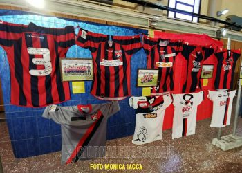 Taranto, quinta mostra di cimeli e maglie: la fotogallery