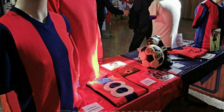 Taranto, quinta mostra di cimeli e maglie: la fotogallery