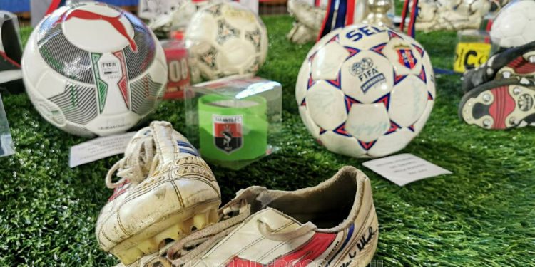 Taranto, quinta mostra di cimeli e maglie: la fotogallery