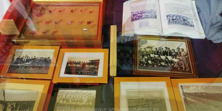 Taranto, quinta mostra di cimeli e maglie: la fotogallery