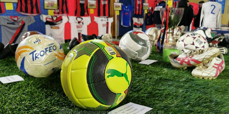 Taranto, quinta mostra di cimeli e maglie: la fotogallery