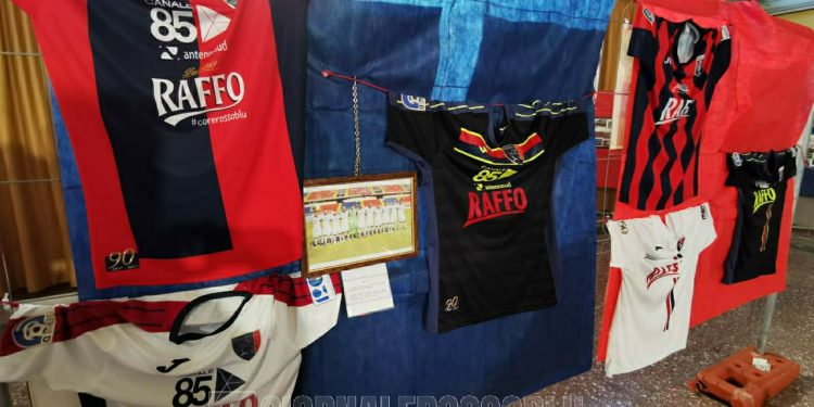 Taranto, quinta mostra di cimeli e maglie: la fotogallery