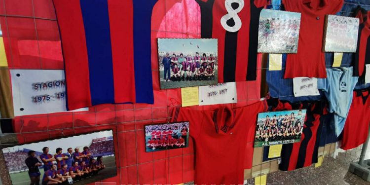Taranto, quinta mostra di cimeli e maglie: la fotogallery