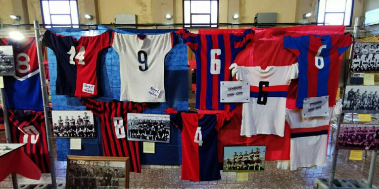 Taranto, quinta mostra di cimeli e maglie: la fotogallery
