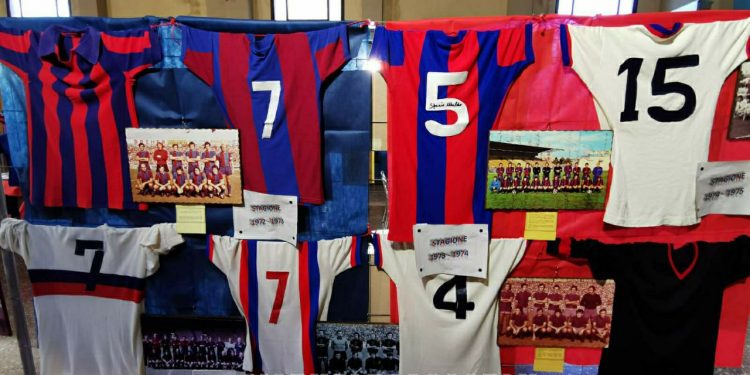 Taranto, quinta mostra di cimeli e maglie: la fotogallery