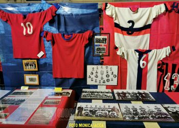 Taranto, quinta mostra di cimeli e maglie: la fotogallery