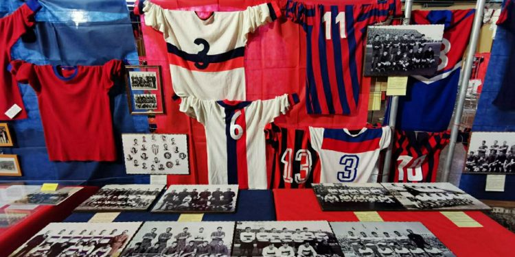 Taranto, quinta mostra di cimeli e maglie: la fotogallery
