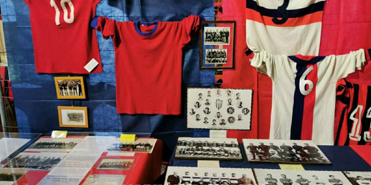 Taranto, quinta mostra di cimeli e maglie: la fotogallery