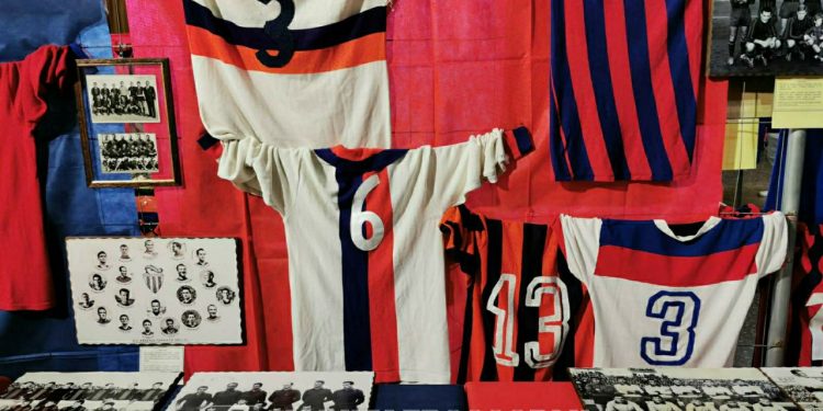 Taranto, quinta mostra di cimeli e maglie: la fotogallery