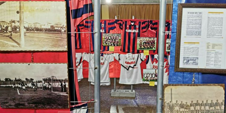 Taranto, quinta mostra di cimeli e maglie: la fotogallery