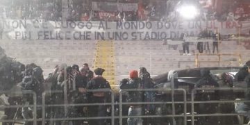 Taranto, folto numero di tifosi rossoblu per l’ultimo saluto a “Gioppino”