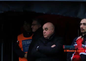 Taranto, Giove gioca a carte scoperte e la piazza si divide