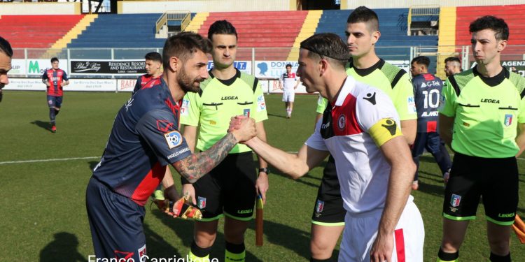 Taranto Supporters, “Via da Taranto per il bene del Taranto”