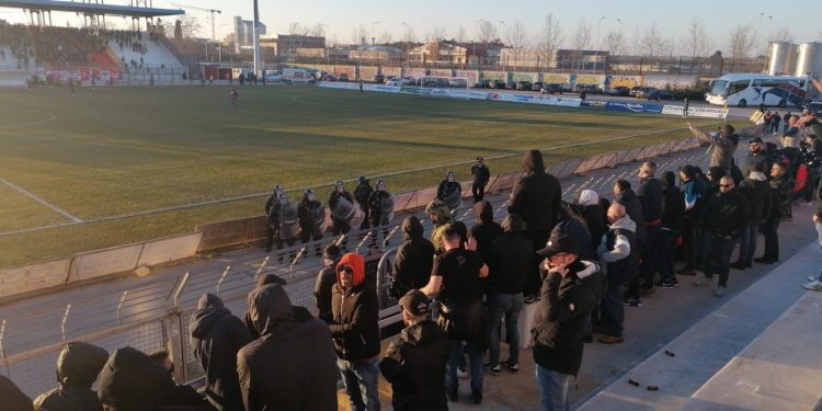 Taranto, squadra in silenzio stampa. Panarelli a rapporto dai tifosi
