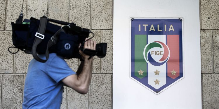 Emergenza coronavirus, la Figc convoca consiglio straordinario per martedì