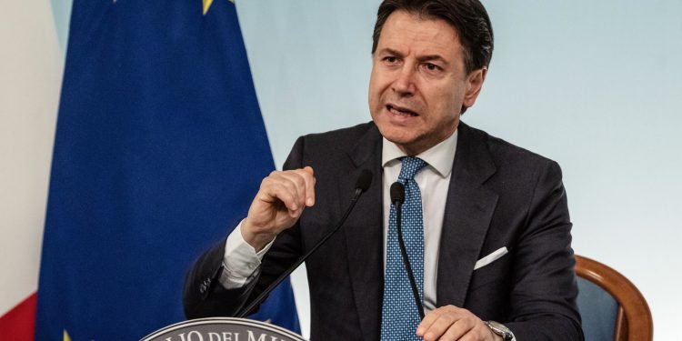 Coronavirus, Conte: “Stop a tutte le manifestazioni sportive”