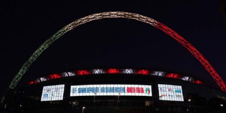 L’arco di Wembley illuminato con il tricolore. Gravina: “Grazie alla Federazione inglese”