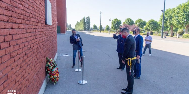 Calcio, in ricordo delle vittime dell’Heysel (LE FOTO)