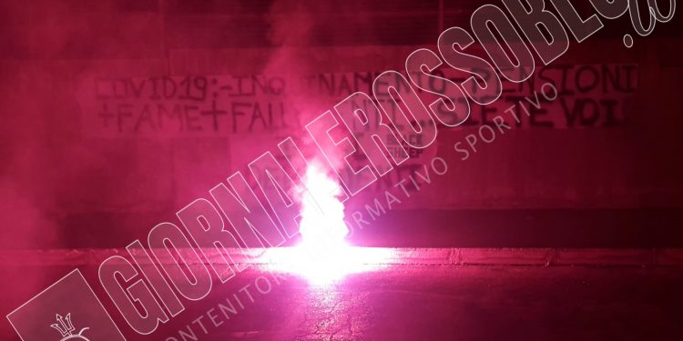 Taranto, striscione eloquente del gruppo Black Sheep