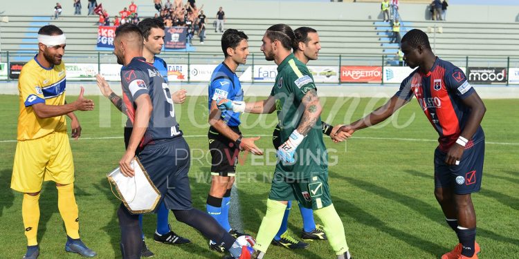 Taranto, Pizzaleo saluta i colori rossoblu
