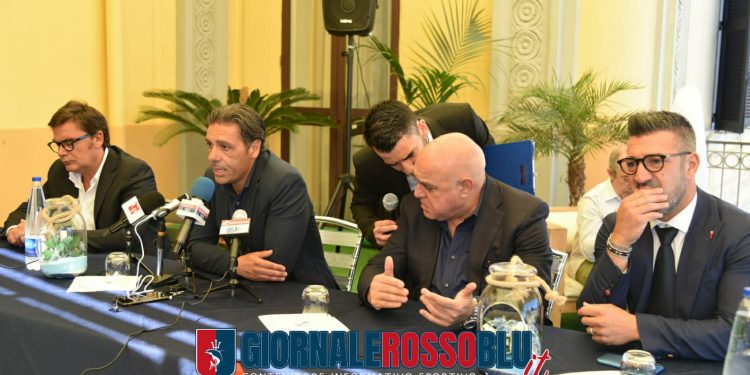 Taranto, conferenza stampa di presentazione per Montervino e Laterza (LA FOTOGALLERY)