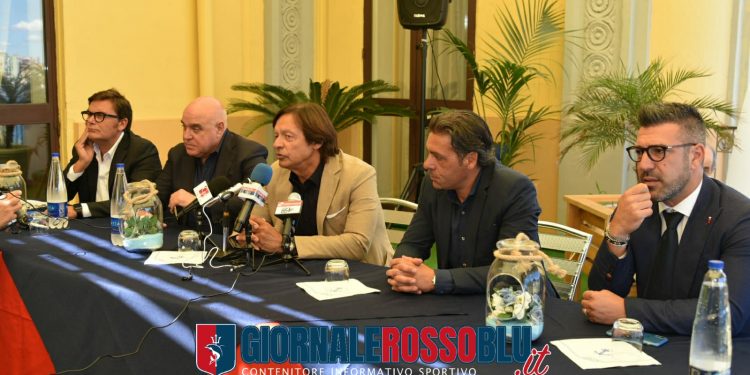 Taranto, conferenza stampa di presentazione per Montervino e Laterza (LA FOTOGALLERY)