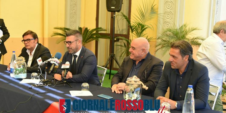 Taranto, conferenza stampa di presentazione per Montervino e Laterza (LA FOTOGALLERY)