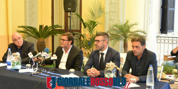 Taranto, conferenza stampa di presentazione per Montervino e Laterza (LA FOTOGALLERY)