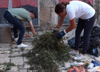 Pulizia delle vie principali in nella Città Vecchia
