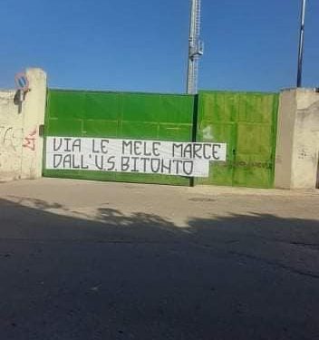 Bitonto, i tifosi si scagliano contro i calciatori coinvolti nella combine