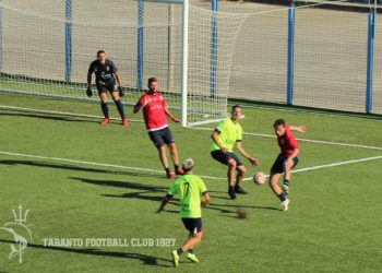 Taranto, lavoro di scarico e corsa leggera