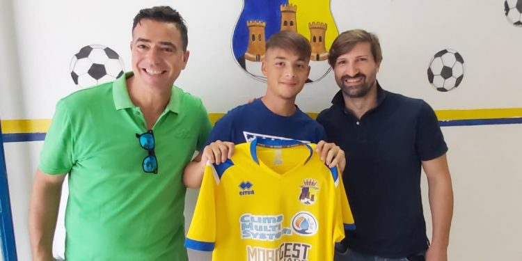 Ostuni, ufficiale la firma del baby talento Nicolas Devito