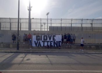 Taranto, contestazione fuori dallo Iacovone B