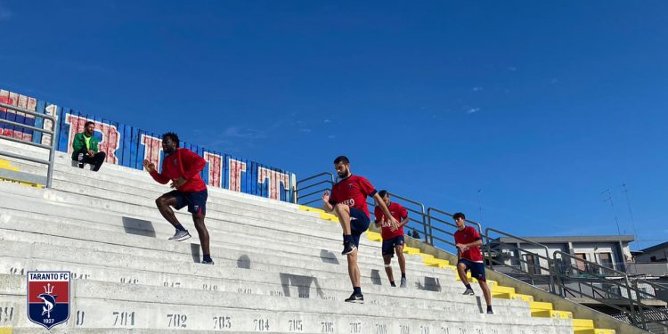 Taranto, lavoro sodo sui gradoni dello Iacovone