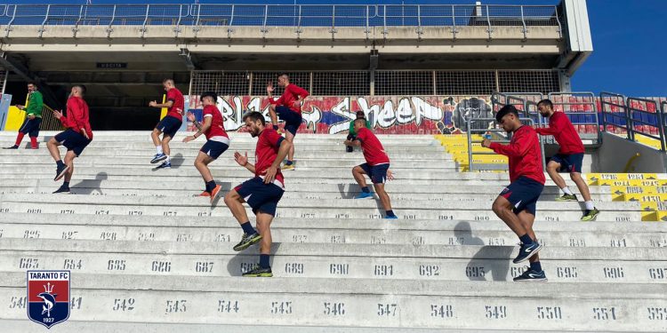 Taranto, lavoro sodo sui gradoni dello Iacovone