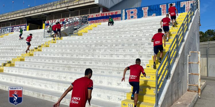 Taranto, lavoro sodo sui gradoni dello Iacovone