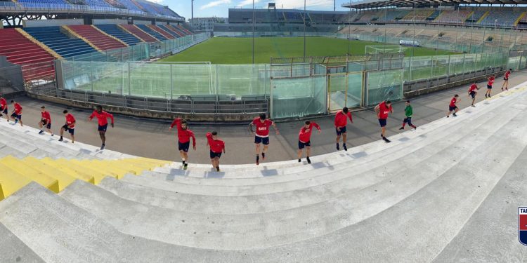 Taranto, lavoro sodo sui gradoni dello Iacovone