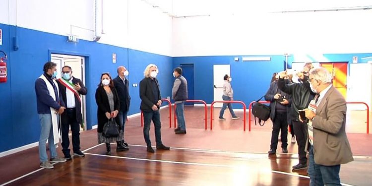 Melucci: «Oggi restituiamo un pezzo di storia della città, superiamo la pandemia e potremo goderci tanti nuovi momenti di festa sportiva nel PalaRicciardi»