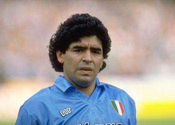 Taranto, striscione in ricordo di Diego Armando Maradona
