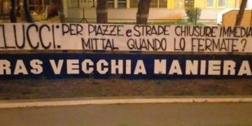 Tifo, striscione di contestazione al sindaco Melucci