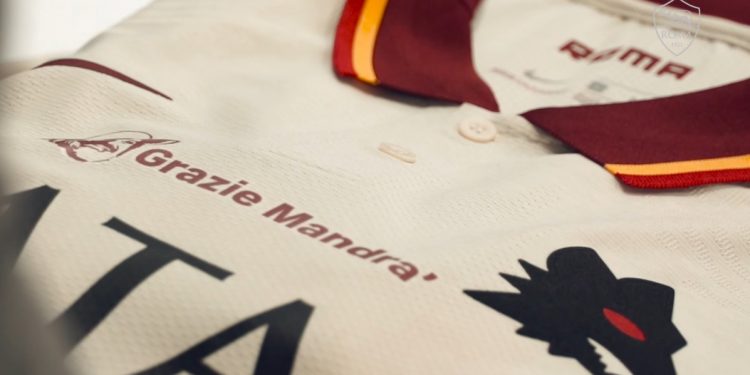 Roma, una patch per ricordare Gigi Proietti