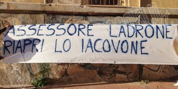 Taranto, striscione molto duro contro l’Assessore Marti