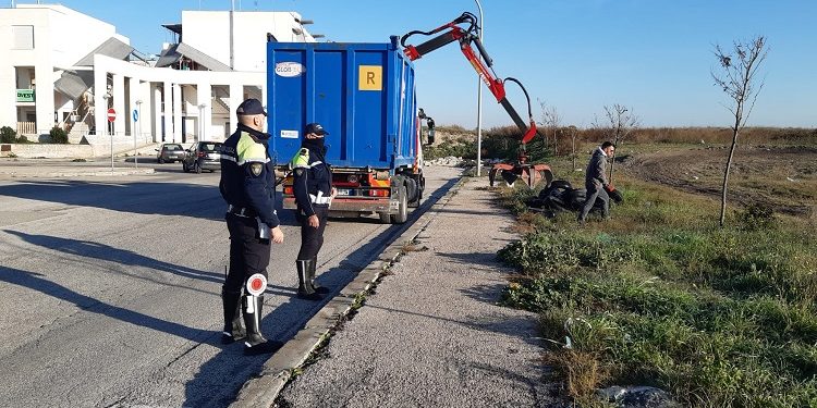 Pista abusiva di motocross al quartiere Salinella, l’intervento della Polizia Locale