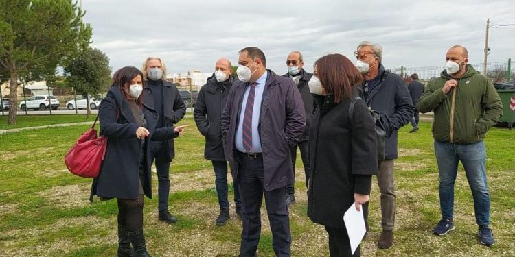 Il sindaco Melucci visita il primo cantiere dei playground