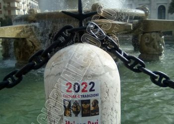 Taranto tappezzata di manifesti “Mai con Bari”