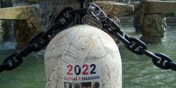 Taranto tappezzata di manifesti “Mai con Bari”