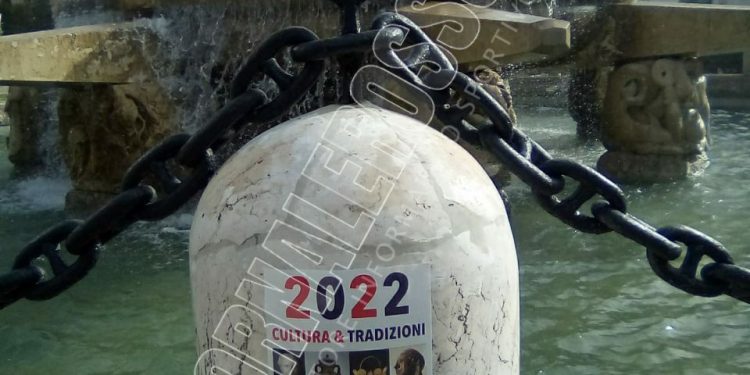 Taranto tappezzata di manifesti “Mai con Bari”